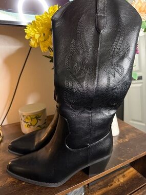 Black Western Cowboy Boots - Embroidered Shaft